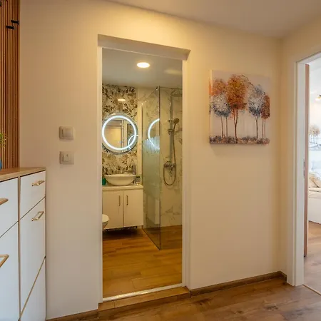 Golden Mountains דירה גברובו