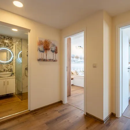 Golden Mountains Apartment