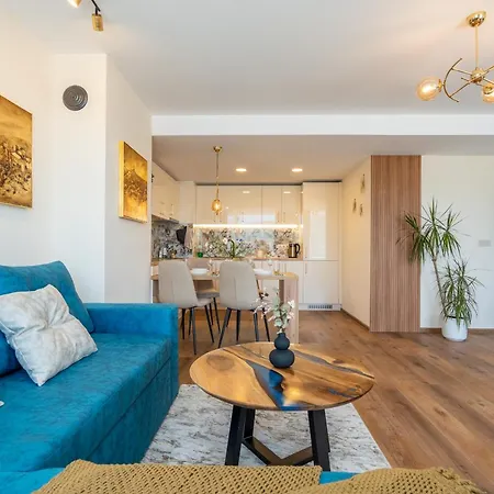 Golden Mountains דירה