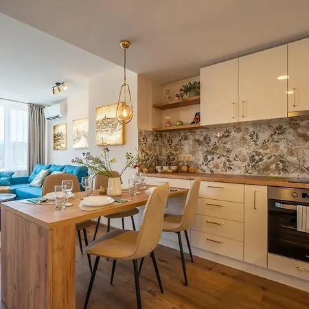 Golden Mountains Apartment