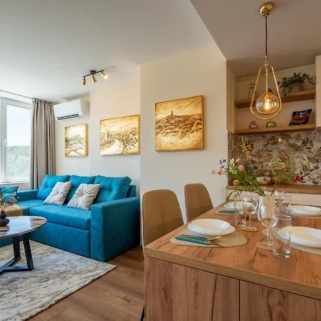 Golden Mountains Apartment *