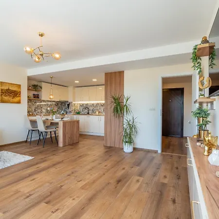 Golden Mountains Apartment